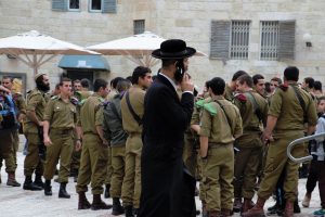 ultra-orthodox Jew and soldiers (pixabay)