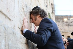 Argentine President Javier Millay praying at the Western Wall in Jerusalem, archive photo: The Western Wall Heritage Foundation