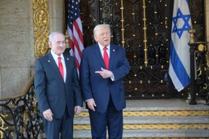 Prime Minister Benjamin Netanyahu shaking hands with US President Donald Trump at the entrance to Mar-a-Lago.