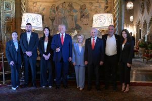 Prime Minister Benjamin Netanyahu shaking hands with US President Donald Trump at the entrance to Mar-a-Lago.