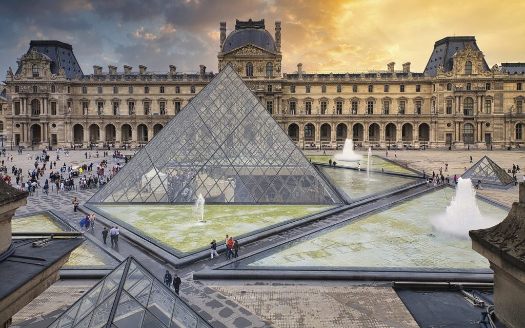 Louvre (Pixabay)