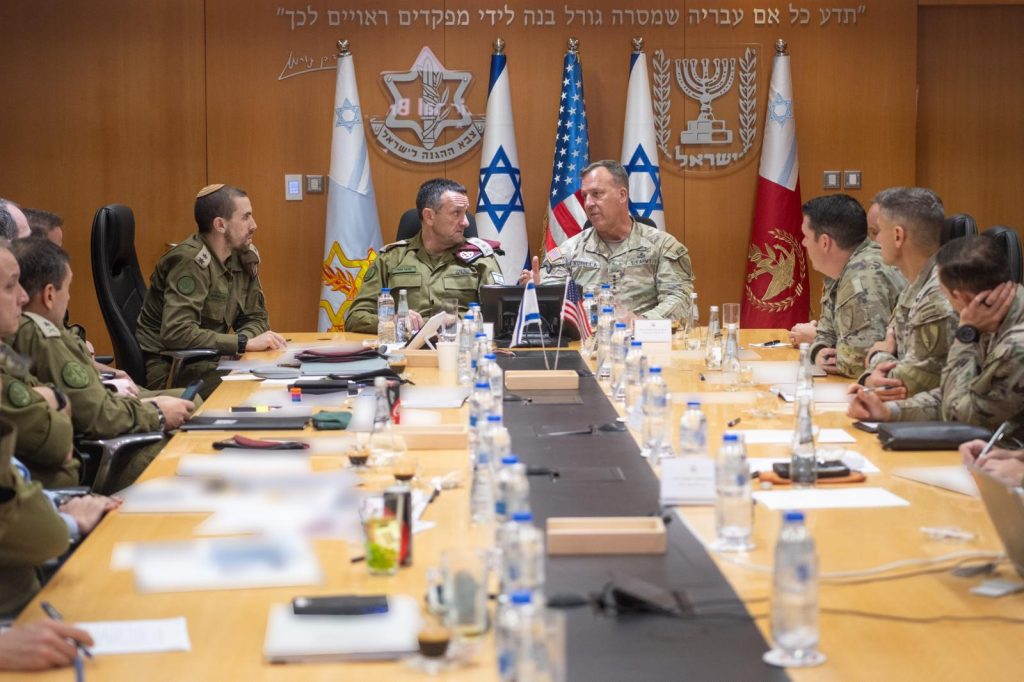 Gen. Erik Kurilla, commander of U.S. Central Command with The commander of the Israeli army, Major General Herzi Halevi. Photo: IDF spokesman